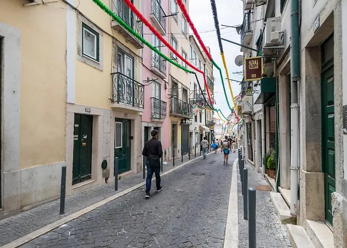 Historical Alfama, Building Top, 5Mn To Train And Subway