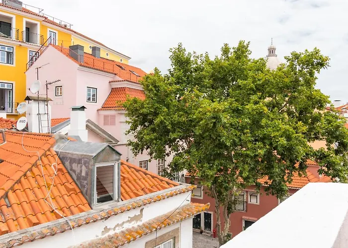 Historical Alfama, Building Top, 5Mn To Train And Subway