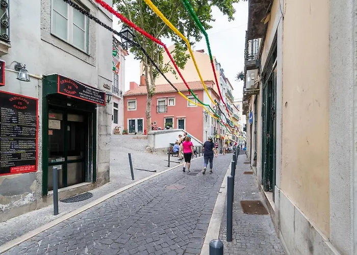 Historical Alfama, Building Top, 5Mn To Train And Subway